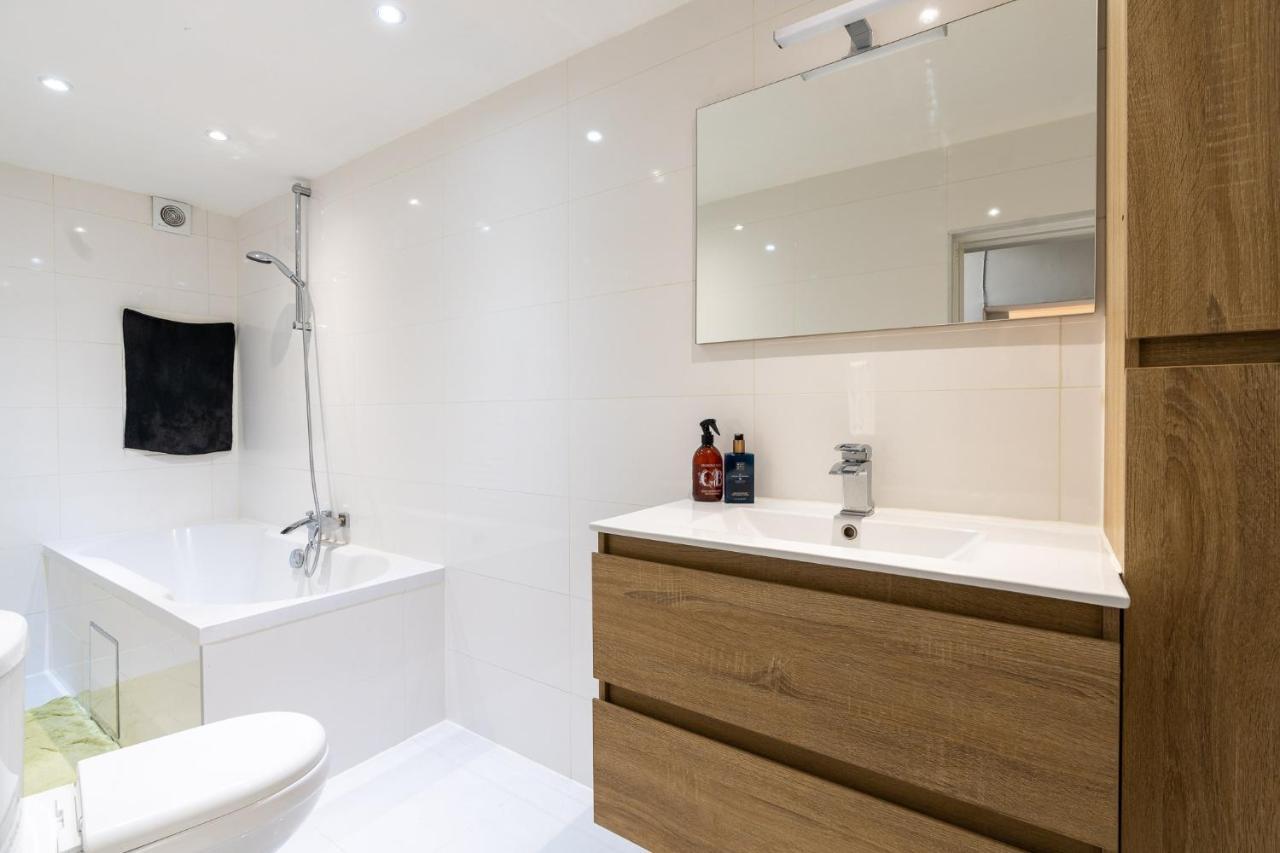Large Room In House W Shared Kitchen & Bathroom W Free Parking Bluecard Antuérpia Exterior foto