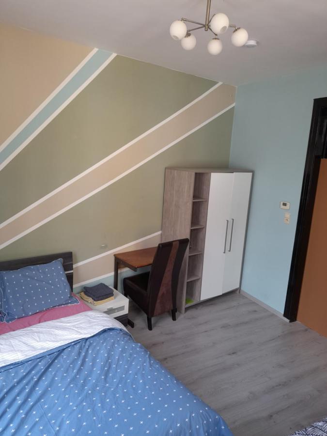 Large Room In House W Shared Kitchen & Bathroom W Free Parking Bluecard Antuérpia Exterior foto